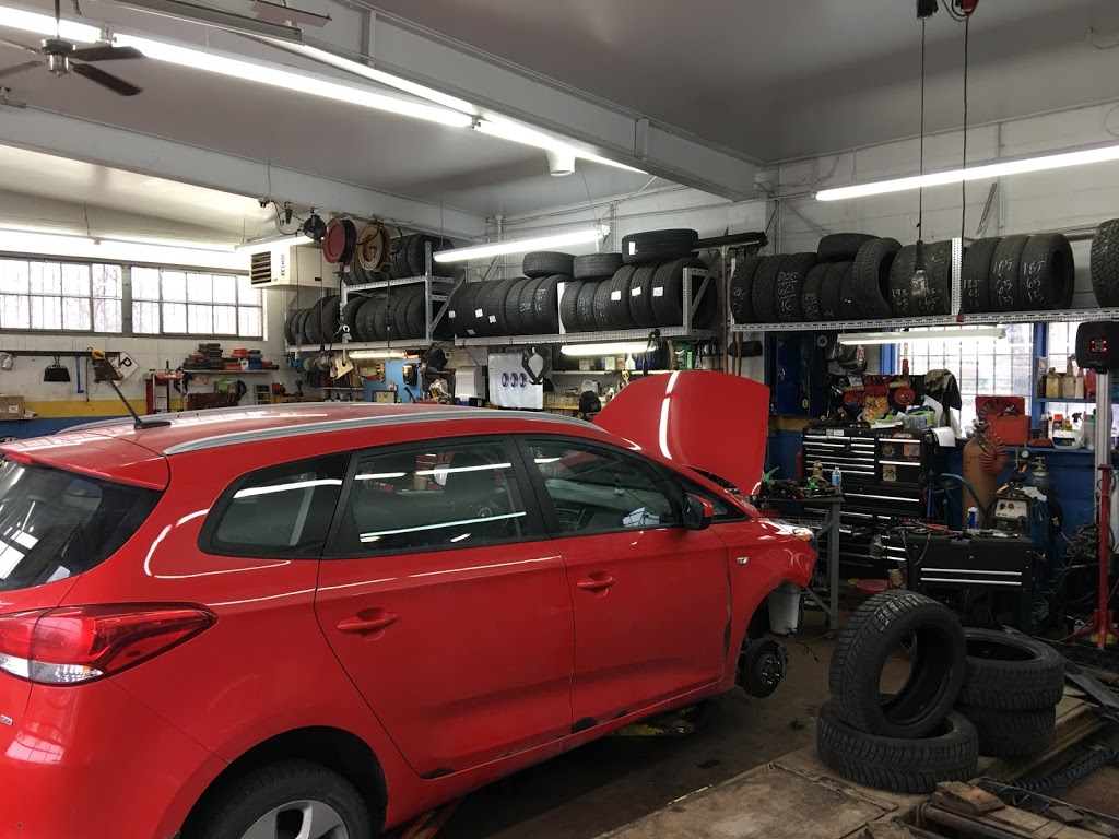 Garage Levert 2011 | 947 Rue Sainte-Hélène, Longueuil, QC J4K 3R7, Canada | Phone: (450) 677-3851