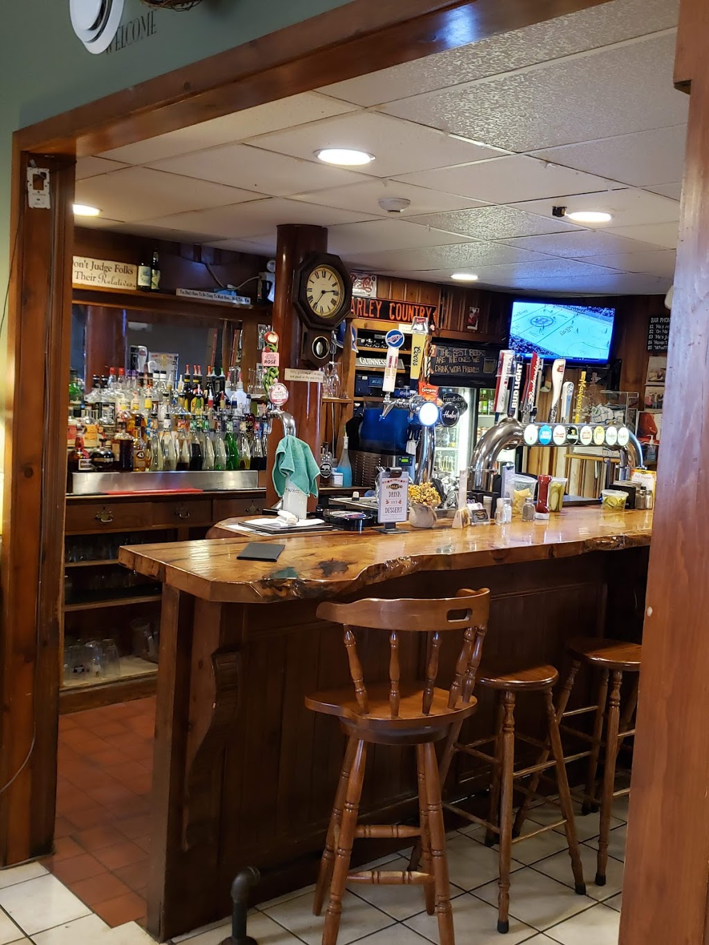 Harleys Pub and Perk | 87 Elora St, Mildmay, ON N0G 2J0, Canada | Phone: (519) 367-2683