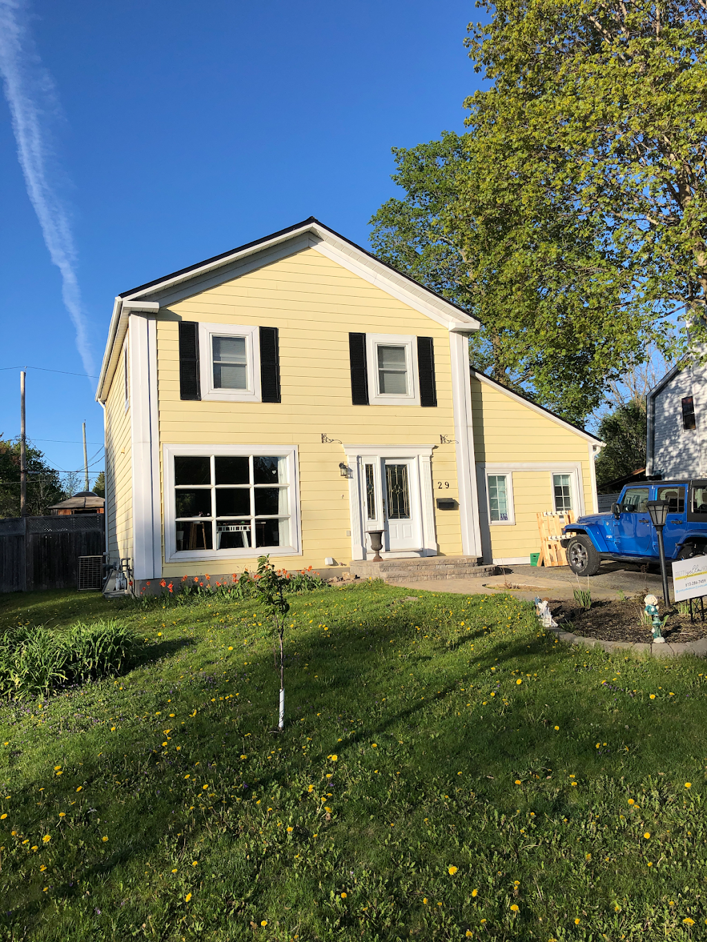 Pretty Yellow House | 29 Julian St, Carleton Place, ON K7C 3W7, Canada | Phone: (613) 286-7459