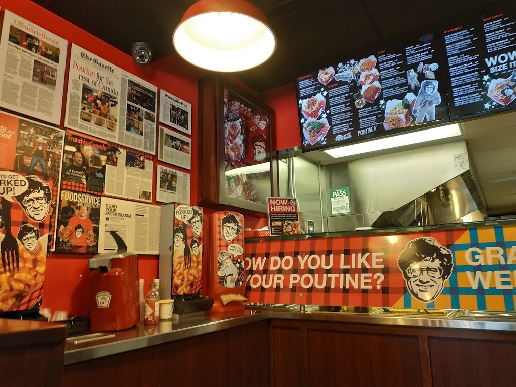 Smokes Poutinerie | 455 Spadina Ave, Toronto, ON M5S 2G7, Canada | Phone: (416) 599-2875