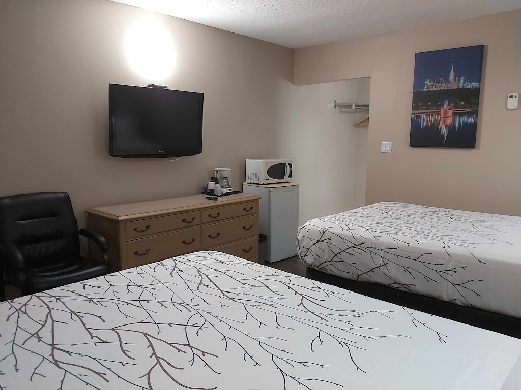 Arnprior Motor Inn | 168 Daniel St S, Arnprior, ON K7S 2L8, Canada | Phone: (613) 623-7906