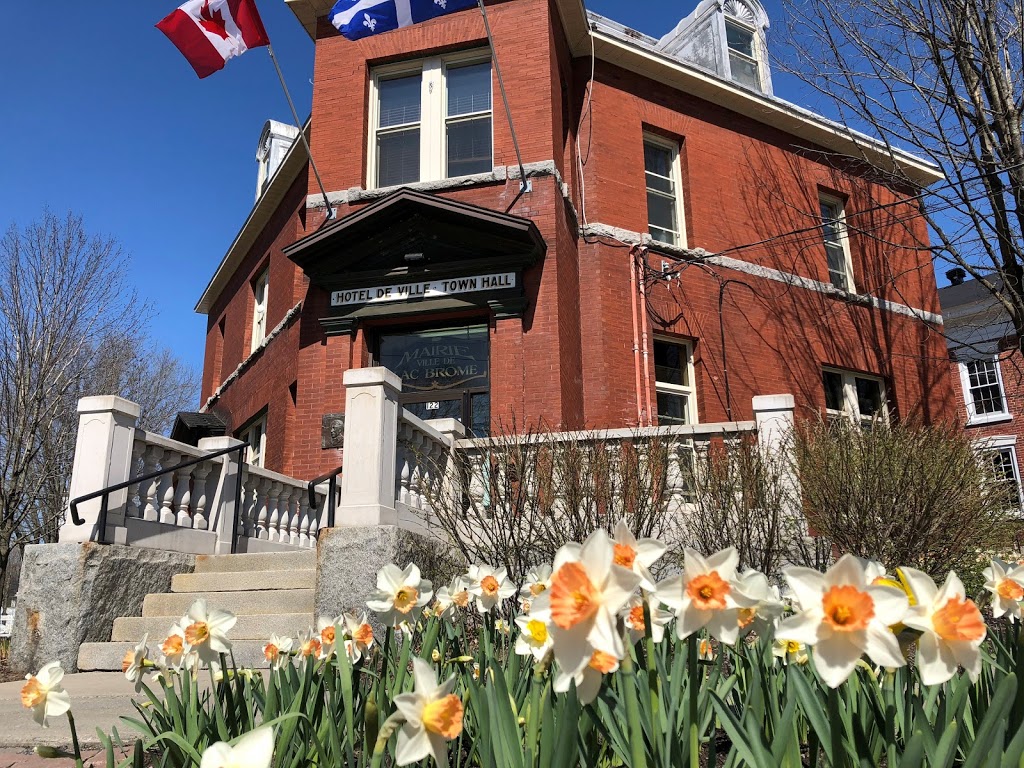 Lac-Brome Town Hall | 122 Chemin Lakeside, Knowlton, QC J0E 1V0, Canada | Phone: (450) 243-6111