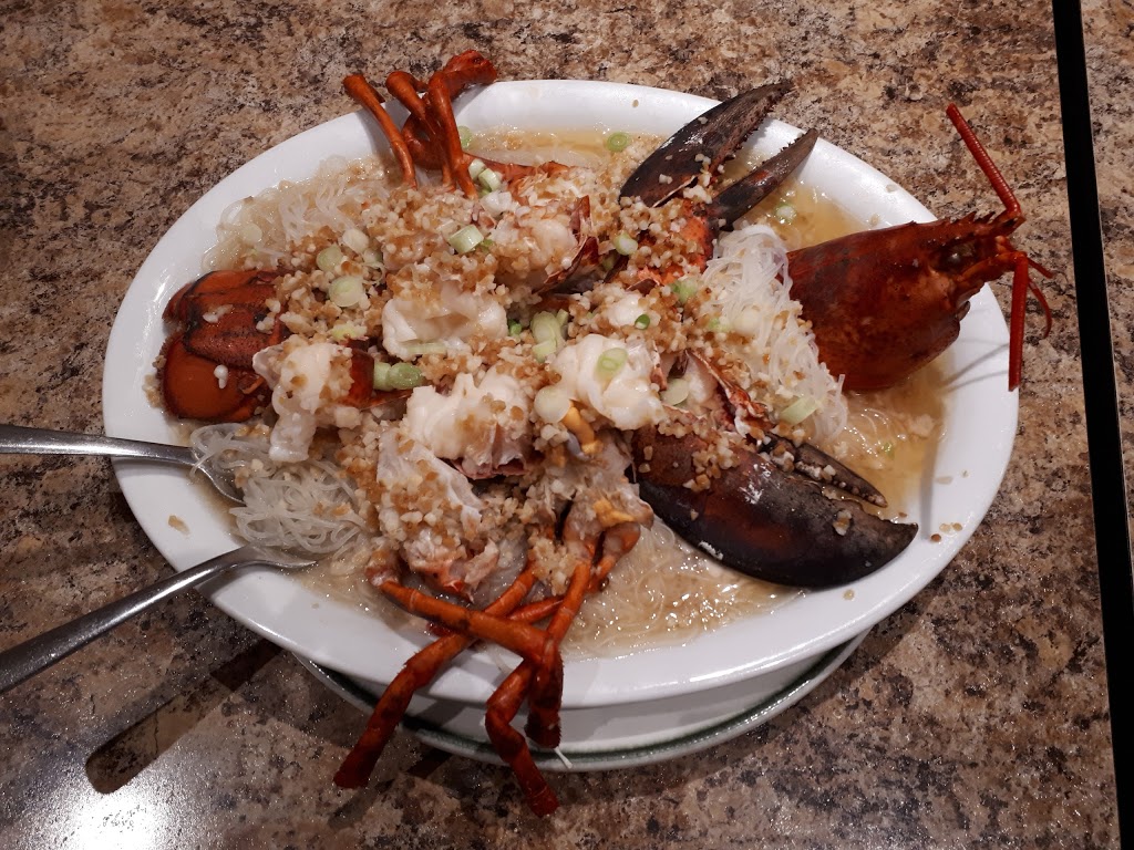 Golden Lobsters Chinese Hakka and Seafood Restaurant | 2300 Lawrence Ave E Unit 11, Scarborough, ON M1P 2R3, Canada | Phone: (416) 792-1888