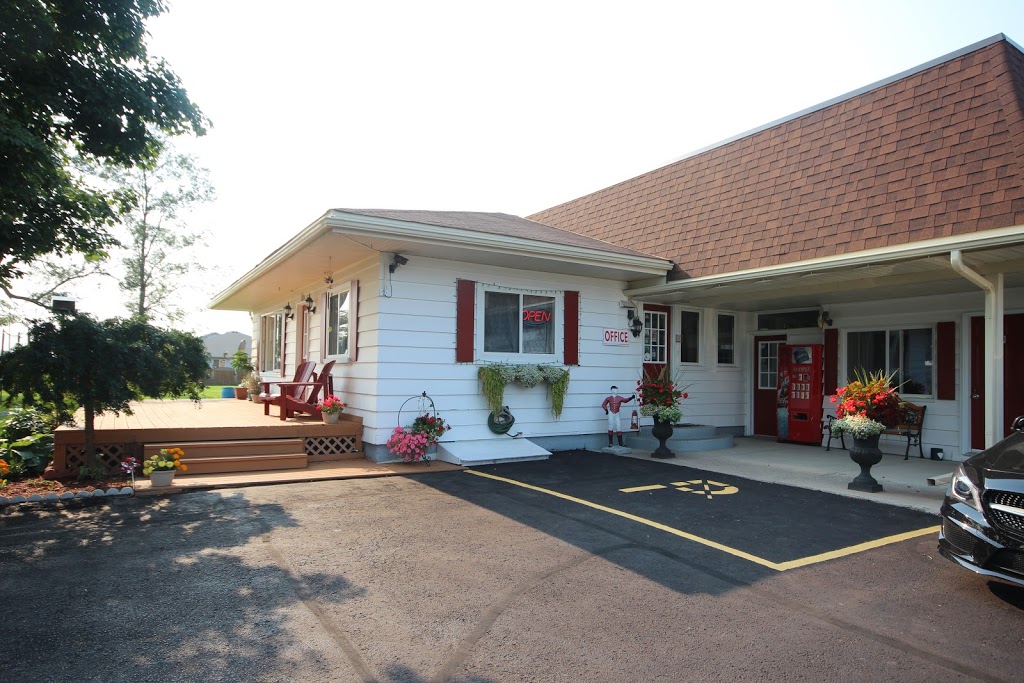 Country Squire Motel | 111 Staye Ct Dr, Arnprior, ON K7S 3G8, Canada | Phone: (613) 623-6556