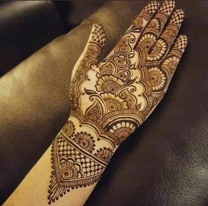 Naazs Henna | 255 Glenlake Ave, Toronto, ON M6P 1G2, Canada | Phone: (647) 913-0784