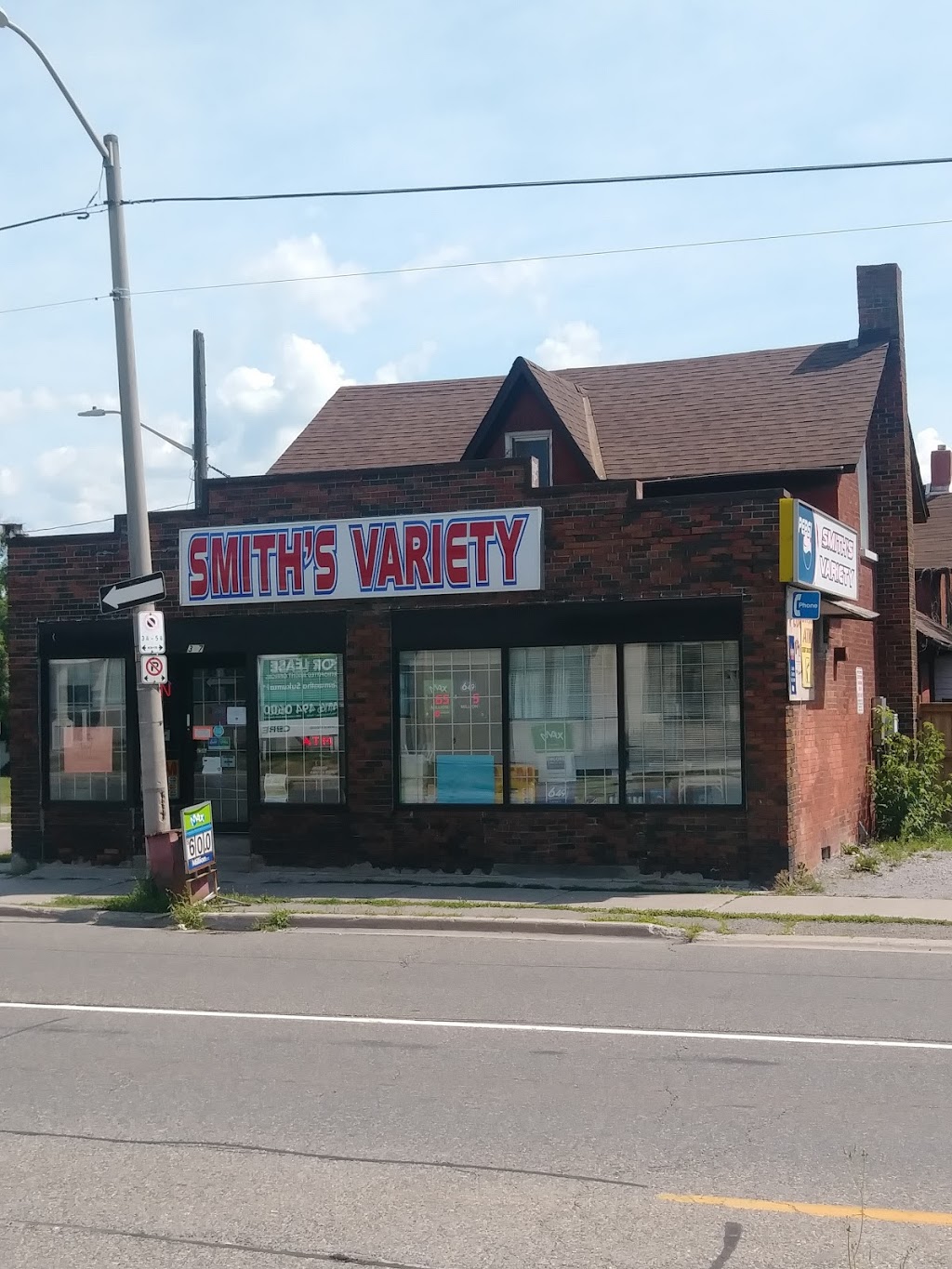 Smiths Variety Store | 317 Simcoe St S, Oshawa, ON L1H 4H9, Canada | Phone: (905) 725-3932