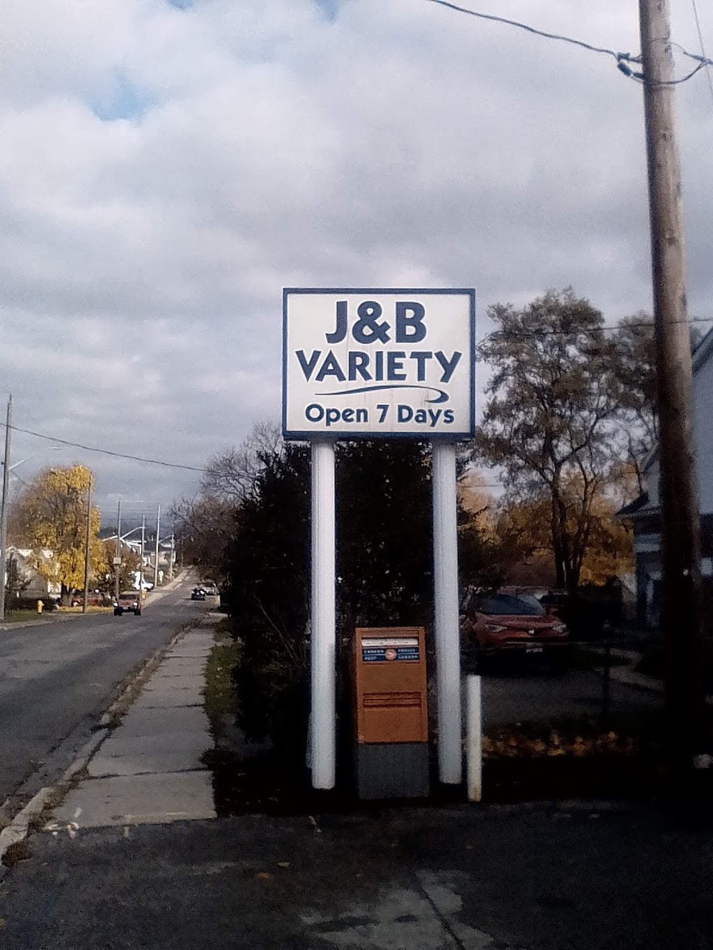 J & B Variety | 139 Glenmorris St, Cambridge, ON N1S 2Z4, Canada | Phone: (519) 623-6951