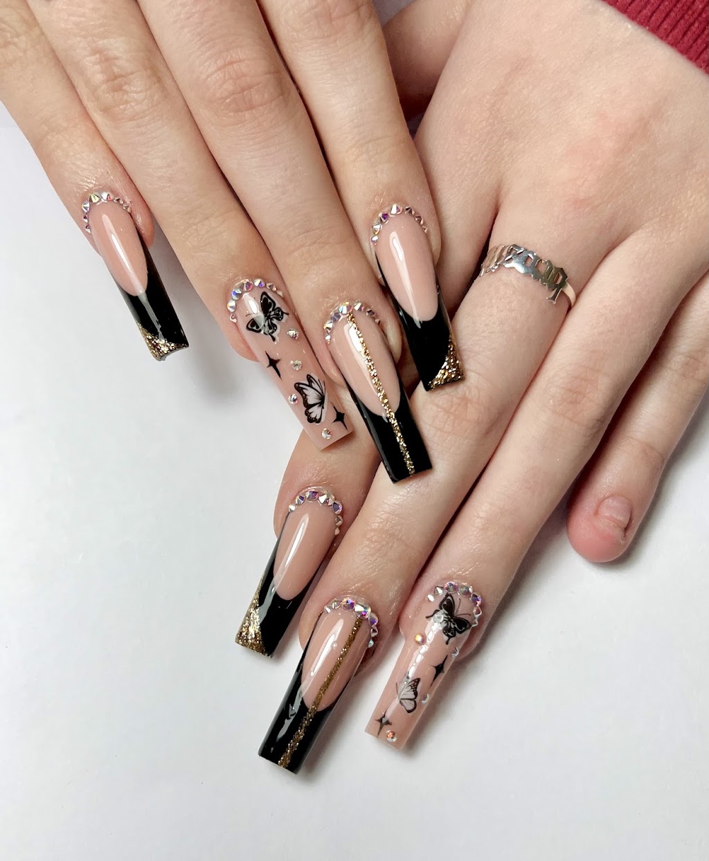 White sparkle nails | 1125 Nicola Ave, Port Coquitlam, BC V3B 8B2, Canada | Phone: (604) 474-0105