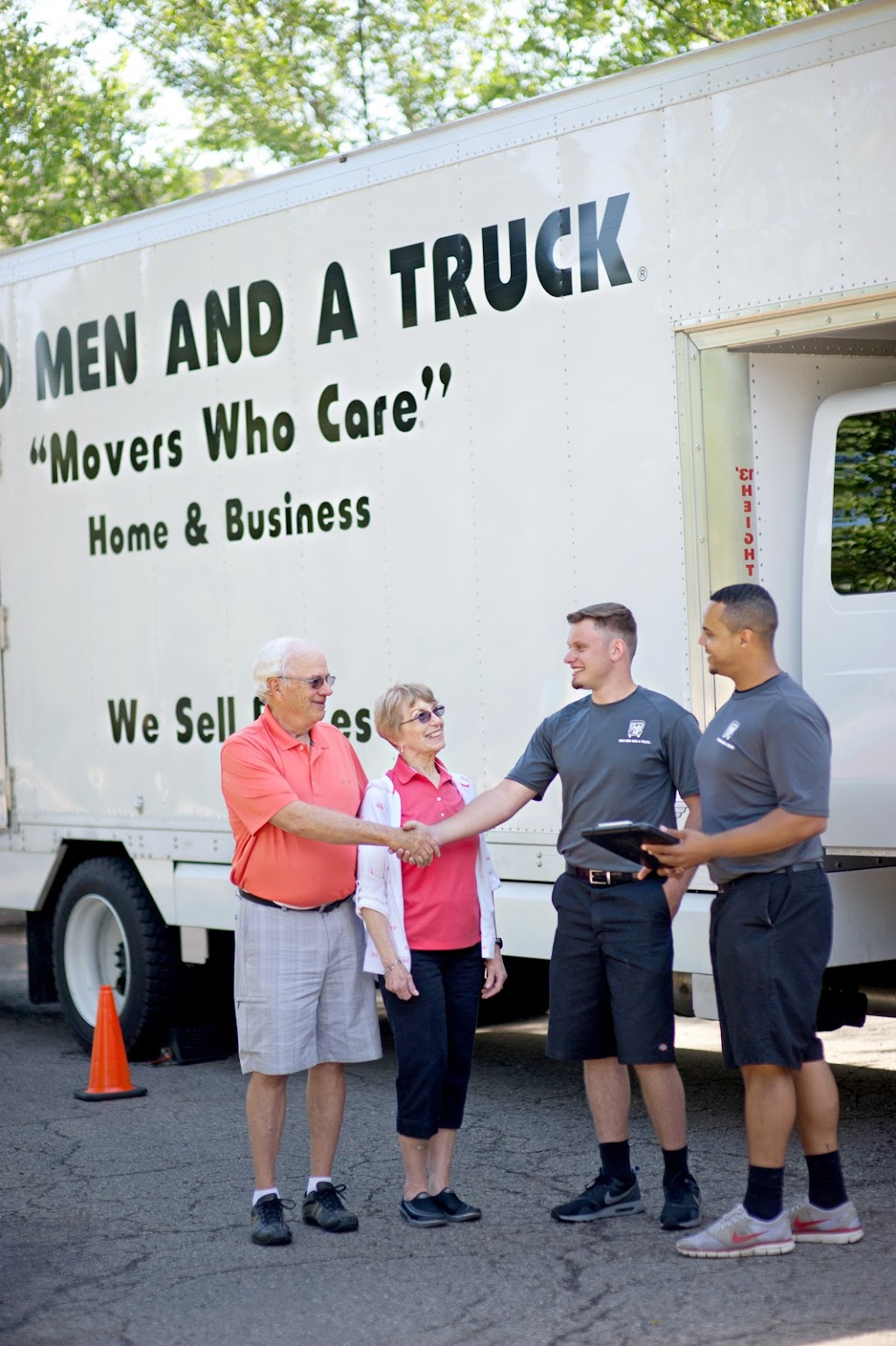 Two Men and a Truck | 17665 Leslie St #21, Newmarket, ON L3Y 3E3, Canada | Phone: (289) 803-2693