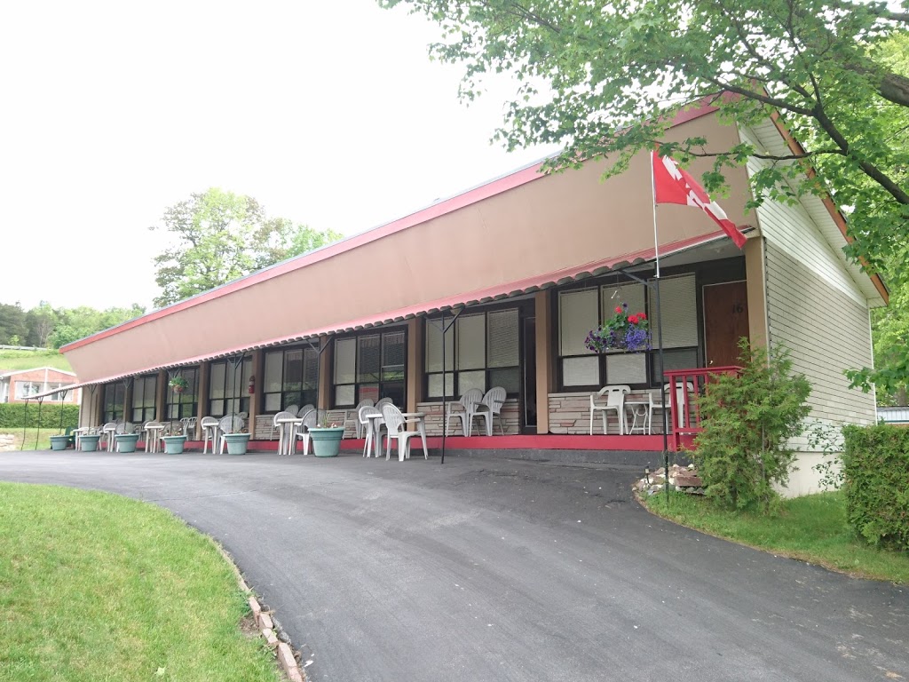 Capricorn Motel Royale | 108 Ivy Lea Rd, Lansdowne, ON K0E 1L0, Canada | Phone: (613) 659-2275