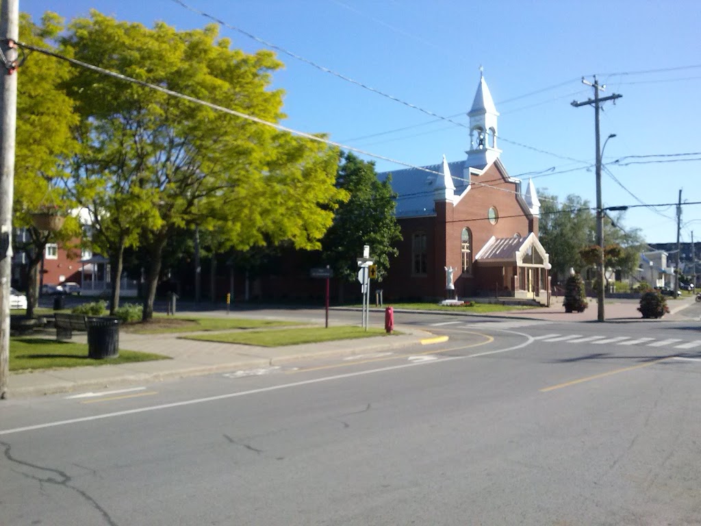 Paroisse de Charlemagne (Saints Simon & Jude) | 85 Rue du Sacré Coeur, Charlemagne, QC J5Z 1W9, Canada