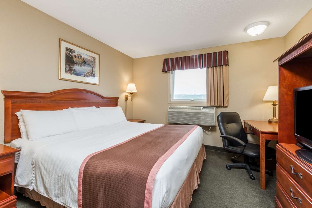 Super 8 by Wyndham Grimsby Ontario | 11 Windward Dr, Grimsby, ON L3M 4E9, Canada | Phone: (905) 309-8800