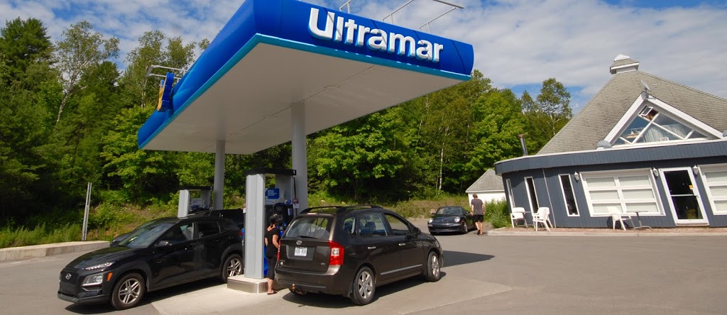 Esso | 6 Chemins Des, Chemin des Lilas, Sainte-Anne-des-Lacs, QC J0R 1B0, Canada | Phone: (514) 224-7591