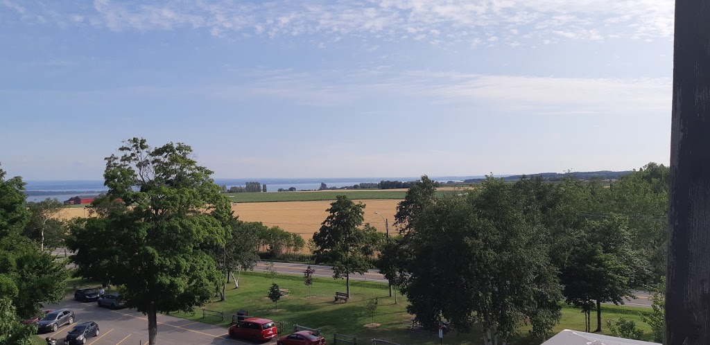 Gîte Au tournant de lÎle dOrléans B&B | 3496 Chemin Royal, Saint-François-de-lÎle-dOrléans, QC G0A 3S0, Canada | Phone: (418) 203-0801