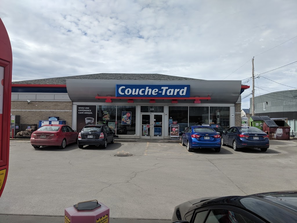 Esso | 225 Boulevard Curé-Labelle, Laval, QC H7L 0J3, Canada | Phone: (450) 625-2149