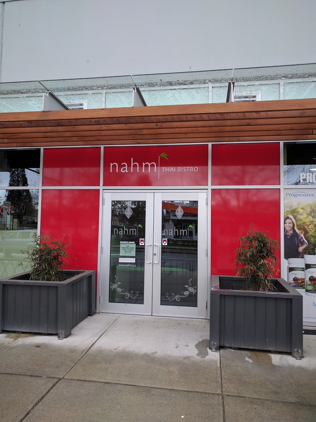 Nahm Thai Bistro | 13650 102 Ave #202, Surrey, BC V3T 1N6, Canada | Phone: (604) 930-8833