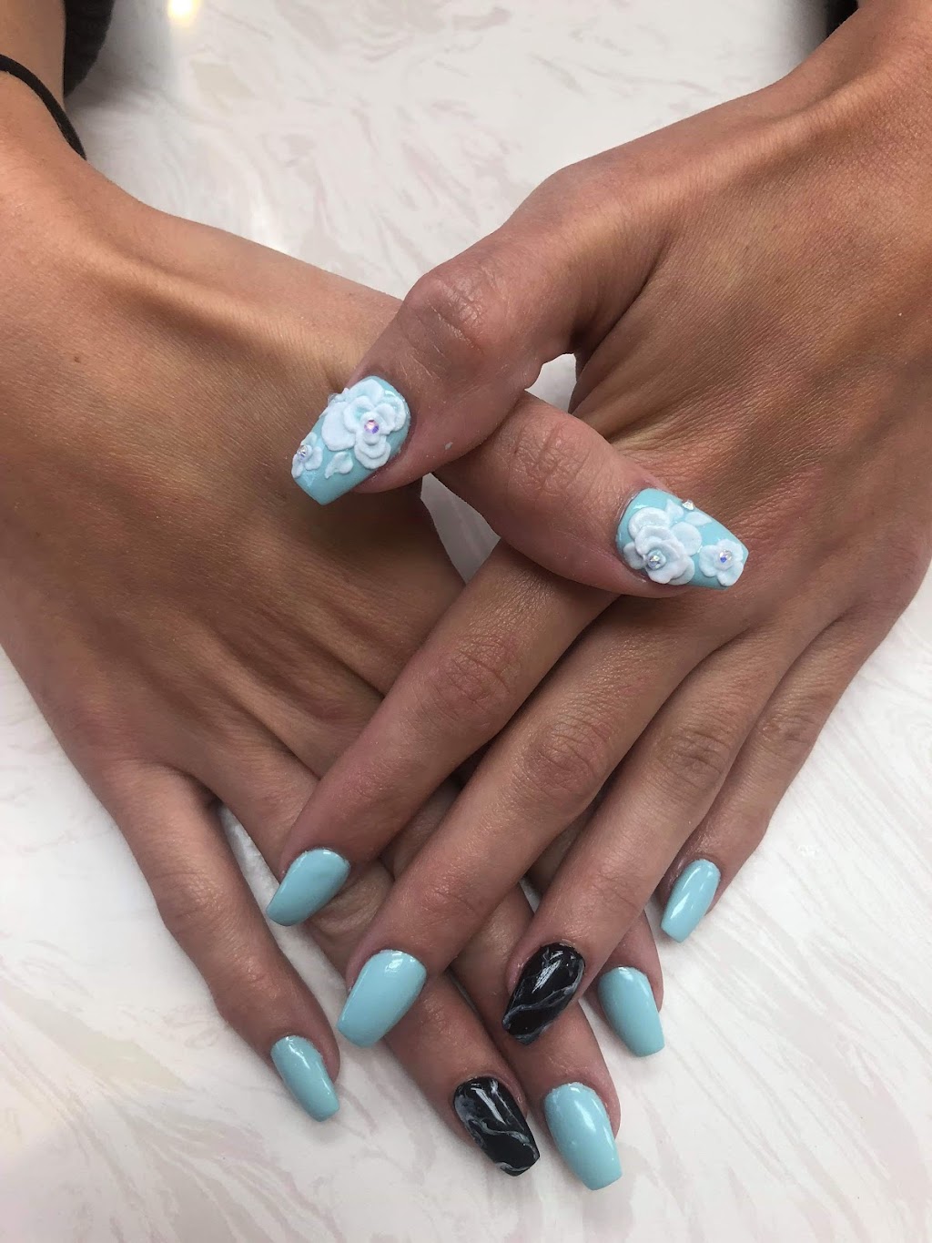 Friendly Nails | 7111 101 Ave NW, Edmonton, AB T6A 0H9, Canada | Phone: (780) 462-3484