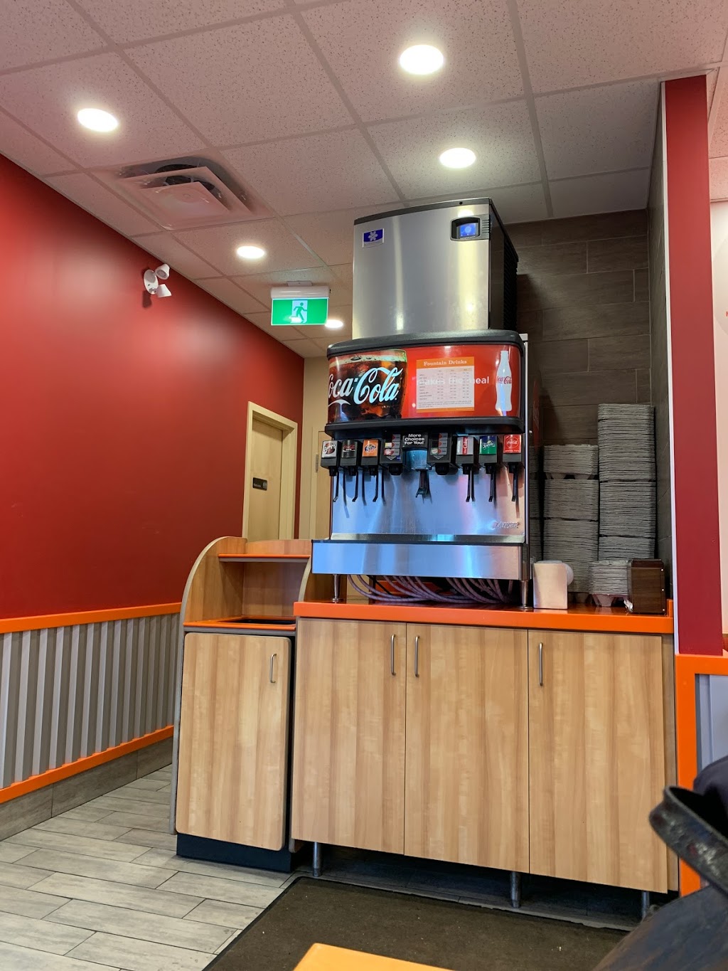 Popeyes Louisiana Kitchen | 690 Bank St, Ottawa, ON K1S 3T8, Canada | Phone: (613) 695-6100