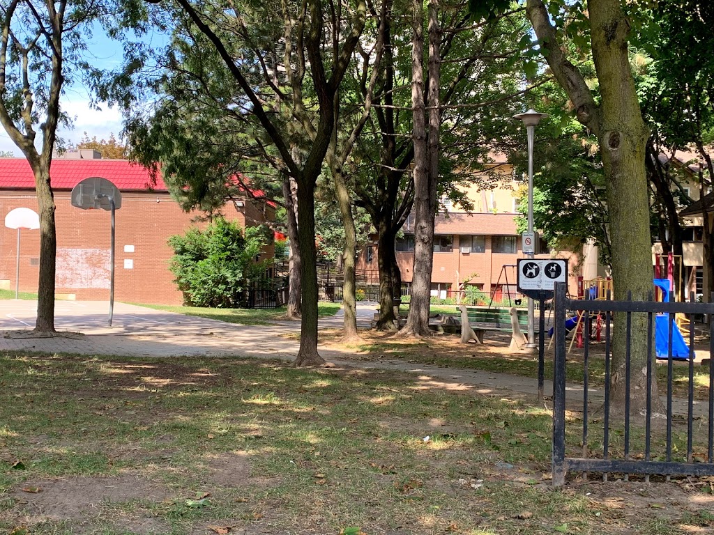 Oak Street Park | 165 River St, Toronto, ON M5A 4K6, Canada | Phone: (416) 338-4386