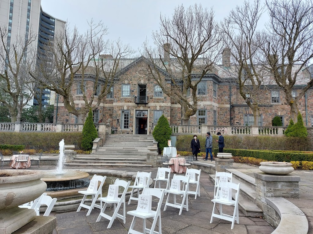 Graydon Hall Manor | 185 Graydon Hall Dr, North York, ON M3A 3B1, Canada | Phone: (416) 449-5432