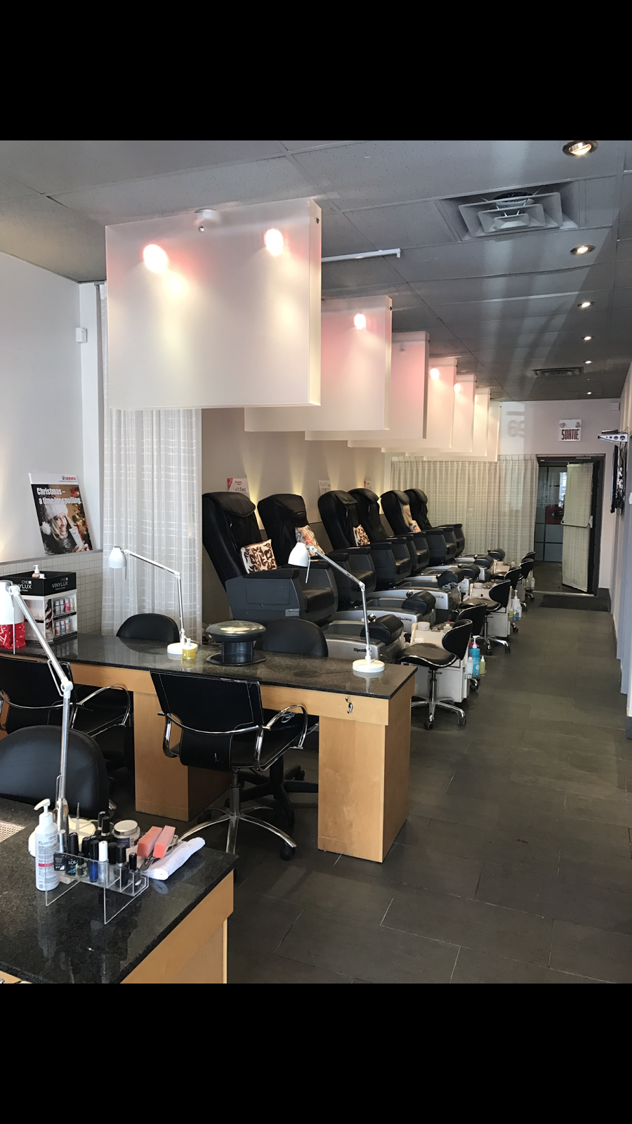 Qspa Nail Salon West Island | 4230 Boul Saint-Jean, Dollard-des-Ormeaux, QC H9H 3X4, Canada | Phone: (514) 696-7772