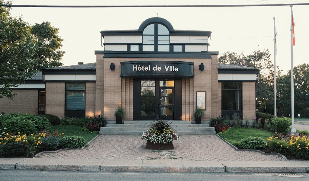 Hotel De Ville St-Etienne-Des-Gres | 1230 Rue Principale, Saint-Étienne-des-Grès, QC G0X 2P0, Canada | Phone: (819) 299-3832