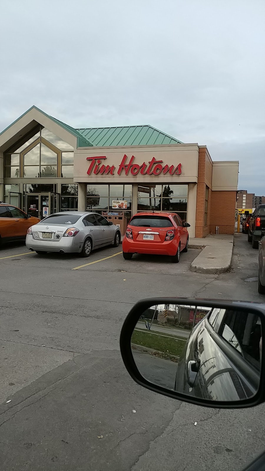 Tim Hortons | 525 Welland Ave, St. Catharines, ON L2M 6P3, Canada | Phone: (905) 682-3935