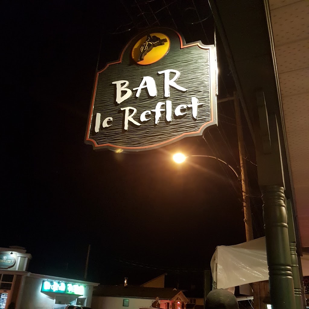 Bar Le Reflet | 261 Rue du Moulin, Saint-Tite, QC G0X 3H0, Canada | Phone: (418) 365-7081