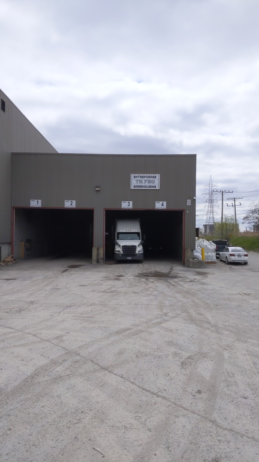 TR750 Warehousing | 4767 Bd des Grandes-Prairies, Saint-Léonard, QC H1R 1A5, Canada | Phone: (514) 904-0294