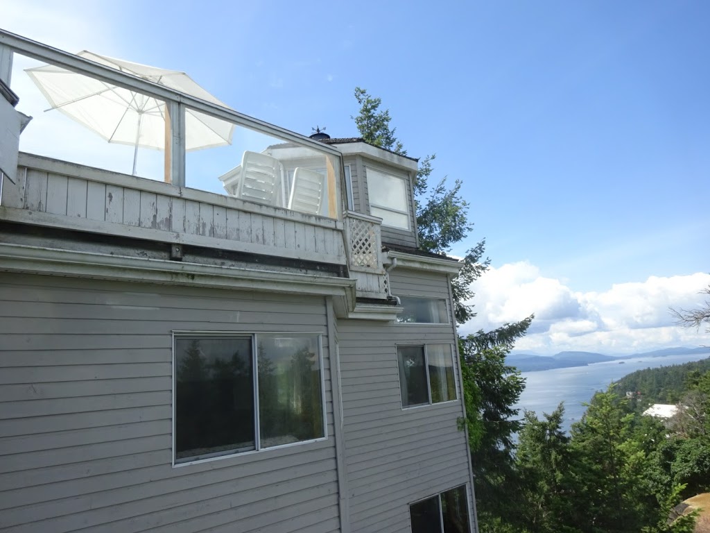 Whale Pod Chalet at Oaks Buff | North Pender Island, Southern Gulf Islands, BC V0N 2M2, Canada | Phone: (866) 228-4397