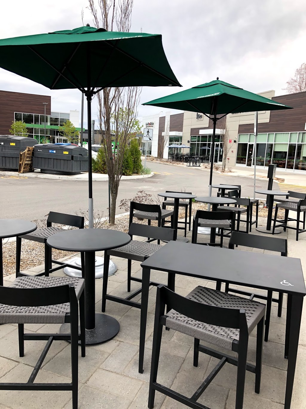 Starbucks | 1323 Boulevard Michèle-Bohec #101, Blainville, QC J7C 5L4, Canada | Phone: (450) 512-1297