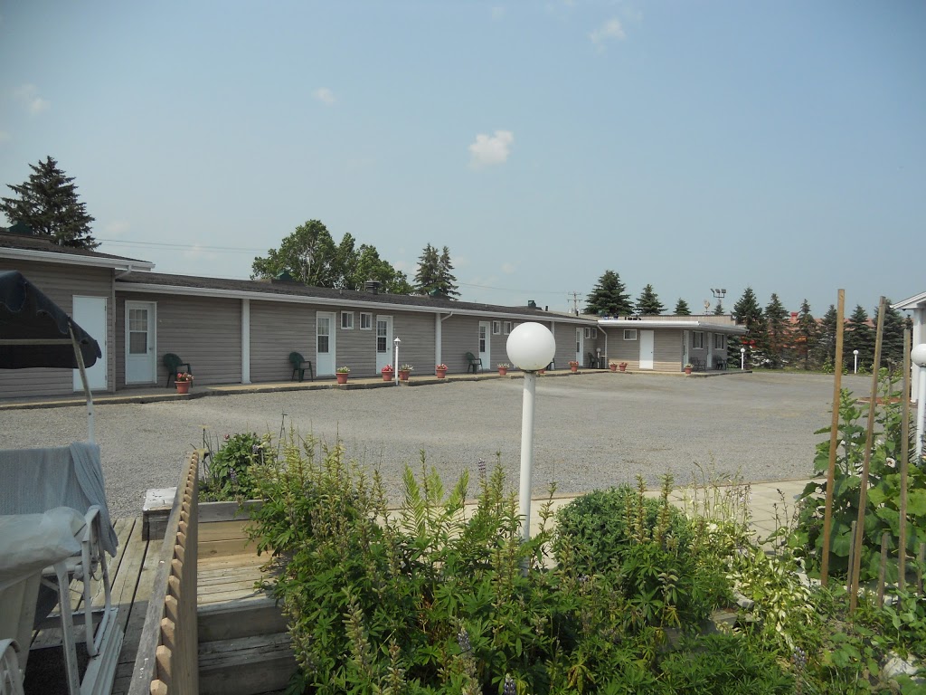 Motel Normandie | 1111 Boulevard Saint Laurent O, Louiseville, QC J5V 2L4, Canada | Phone: (819) 228-5541