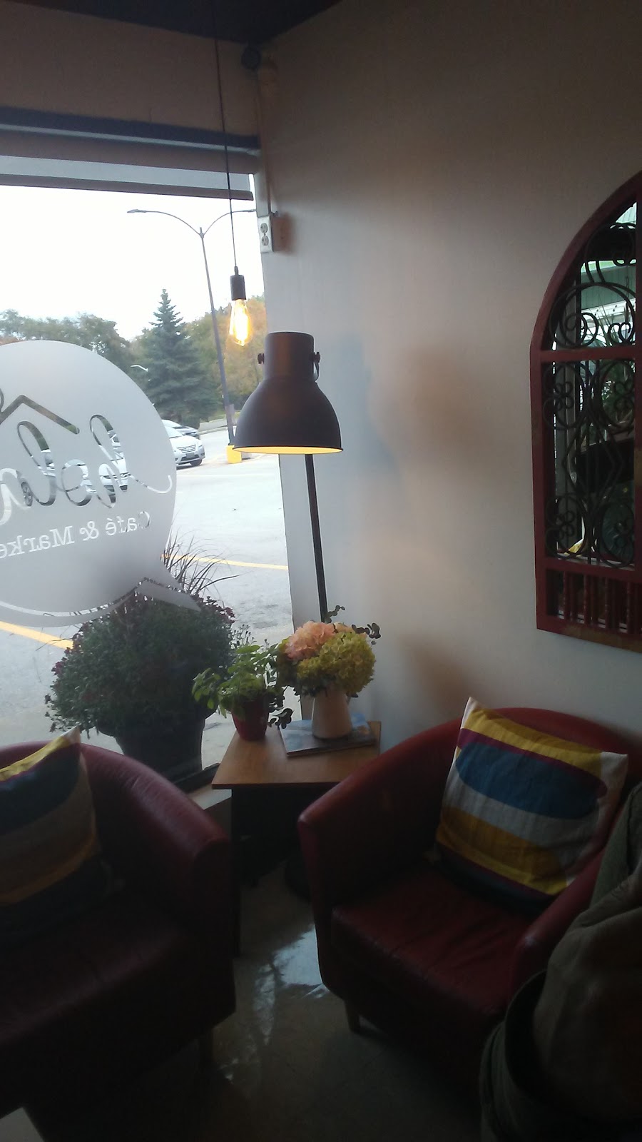 Hola Café and Market | 2152 Mountain Grove Ave, Burlington, ON L7P 2J3, Canada | Phone: (289) 652-1010