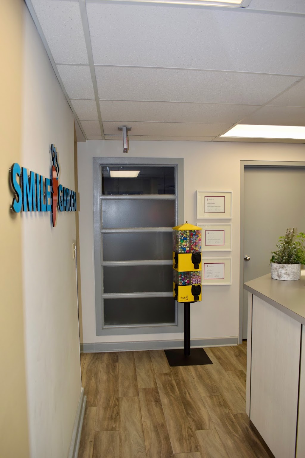 Smile Garden Dentistry | 817 Bayridge Dr Suite 201, Kingston, ON K7P 1T5, Canada | Phone: (613) 384-0090