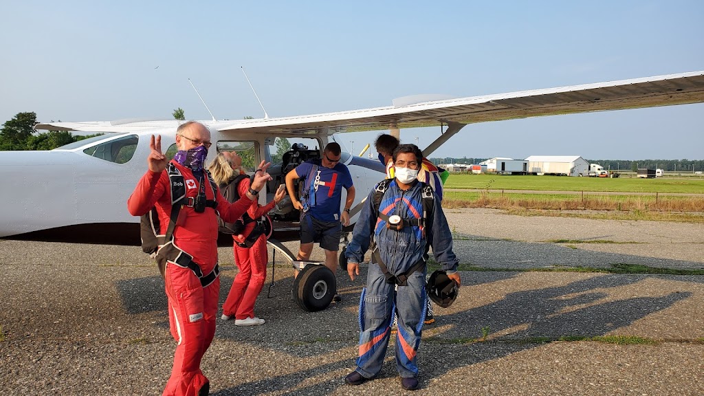 Grand Bend Sport Parachuting Center Inc | 70114C Grand Bend Line, Grand Bend, ON N0M 1T0, Canada | Phone: (519) 238-8610