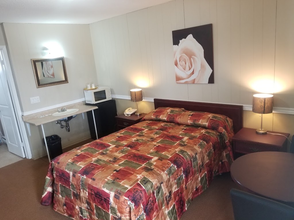 Twin Oaks Motel | 3511 Concession Road #4 From :401 E -Exit #436 , 401 W- Exit #440, Orono, ON L0B 1M0, Canada | Phone: (905) 983-5856