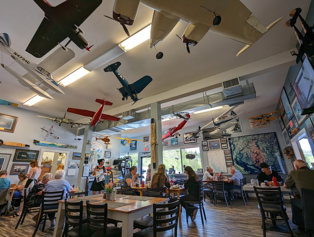 Julies Airport Cafe | 7550 Duncan St, Powell River, BC V8A 1W7, Canada | Phone: (604) 485-5975