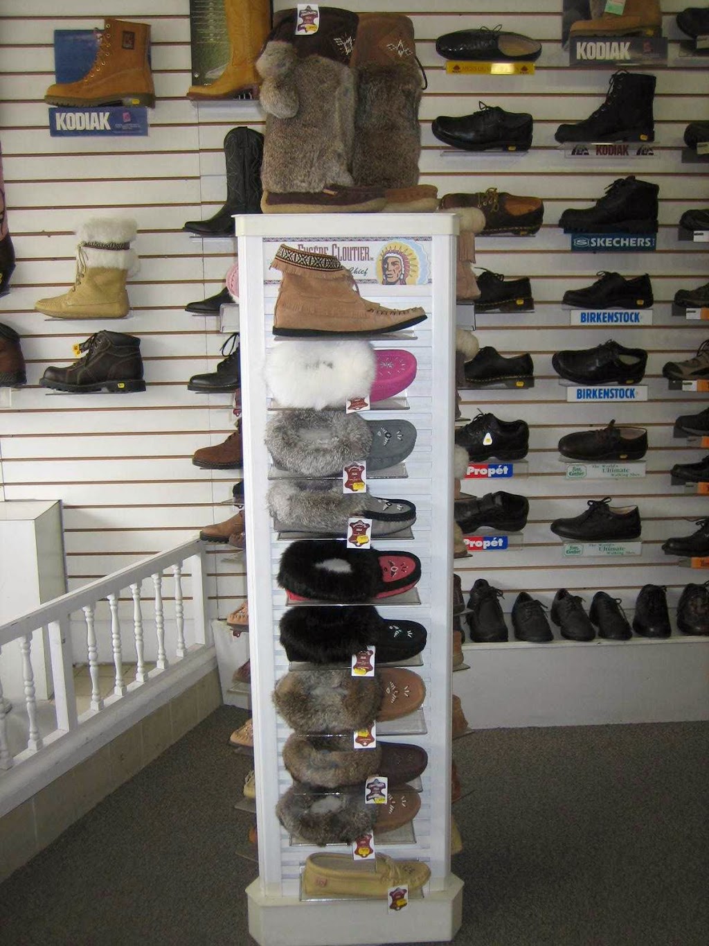 Circle Shoes | 2597 Yonge St, Toronto, ON M4P 2J1, Canada | Phone: (416) 489-4379