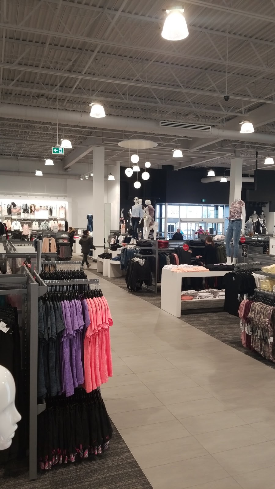 Aubainerie | 2300 Boul du Faubourg, Boisbriand, QC J7H 1S3, Canada | Phone: (450) 435-0216