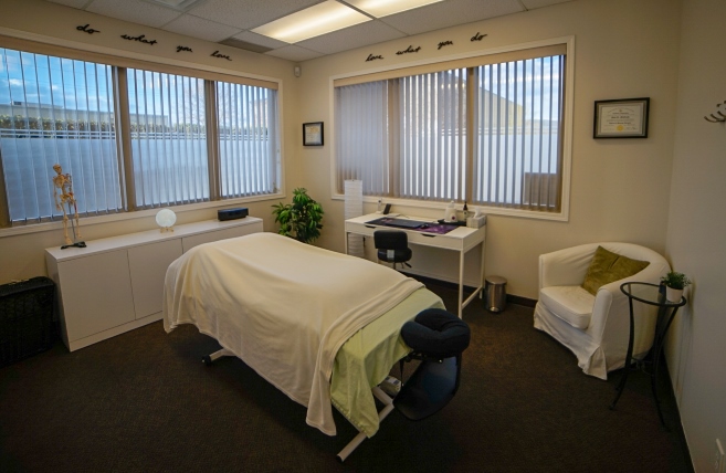 Ascent Therapy | 2141 Springfield Rd #101, Kelowna, BC V1Y 7X1, Canada | Phone: (778) 484-1010