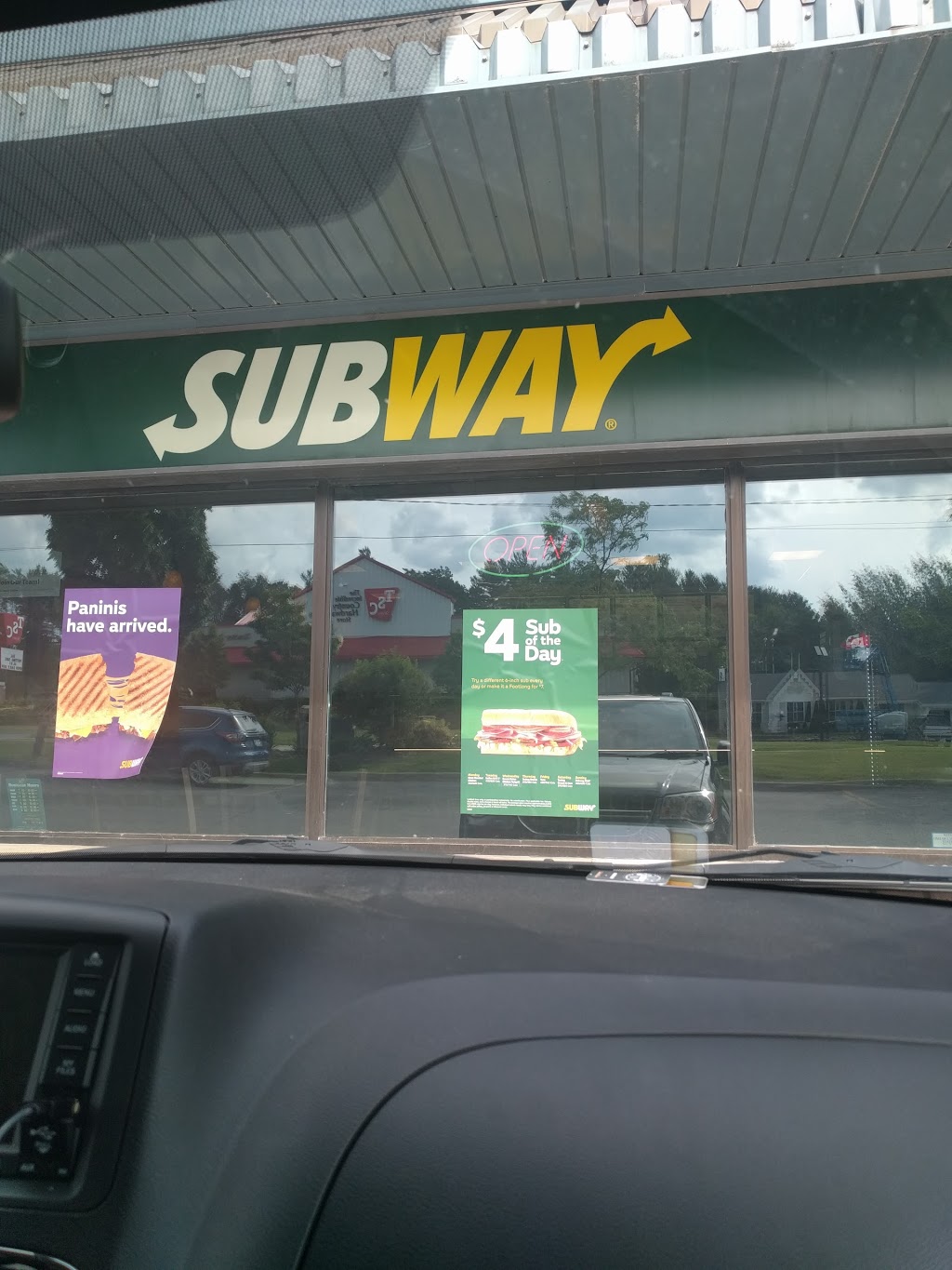 Subway | 1 Douglas Rd Unit 5, Uxbridge, ON L9P 1S9, Canada | Phone: (905) 852-0111