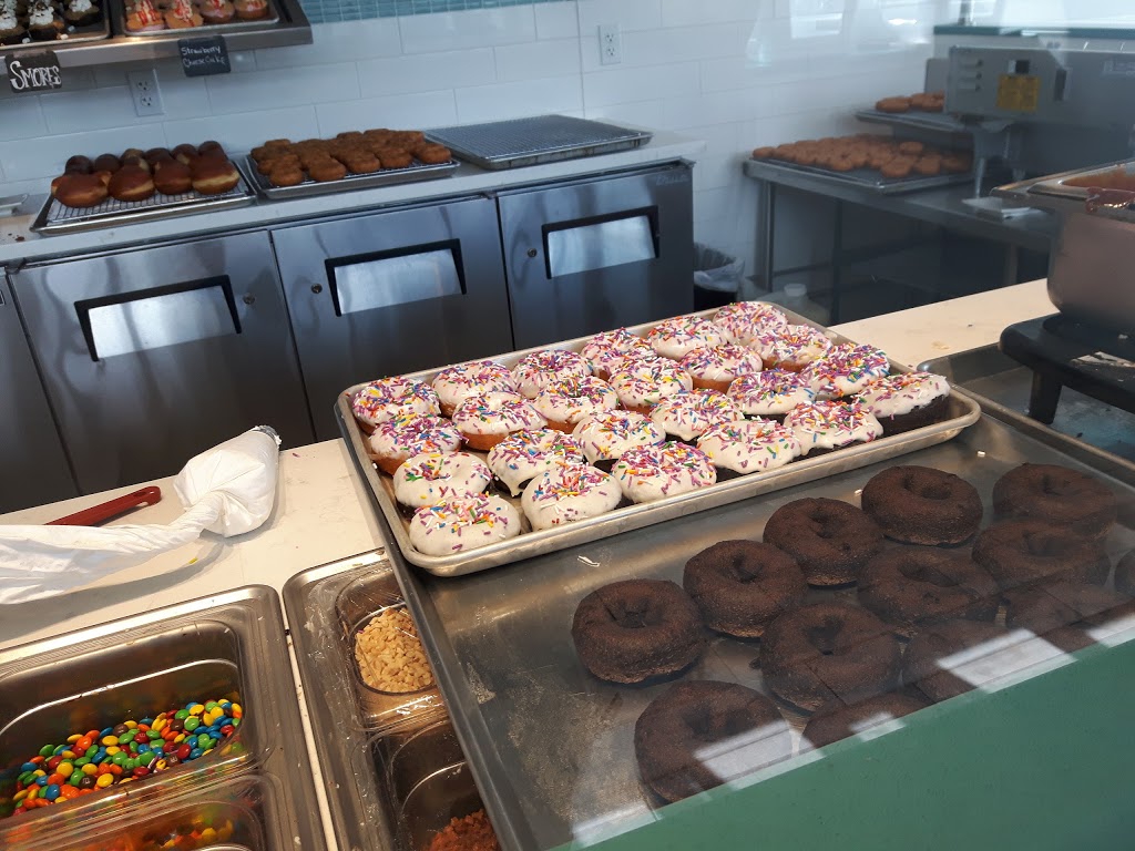 Mavericks Donut Company | 1500 Bank St, Ottawa, ON K1H 7Z2, Canada | Phone: (613) 680-1004