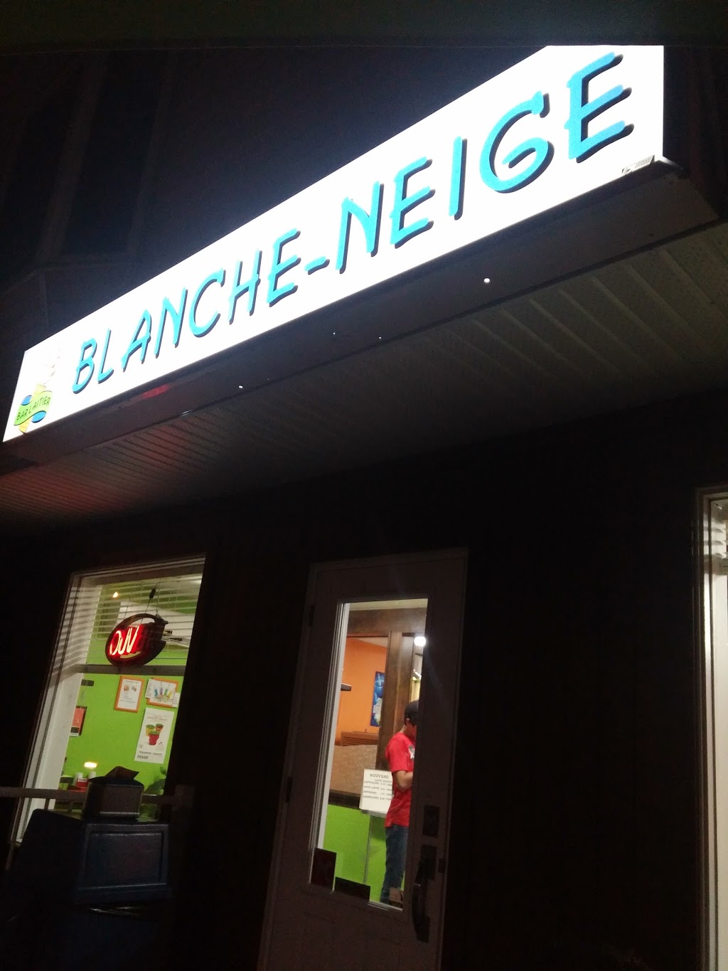 Blanche-Neige | 996 Rue Principale O, Saint-Paul-dAbbotsford, QC J0E 1A0, Canada | Phone: (450) 817-0514
