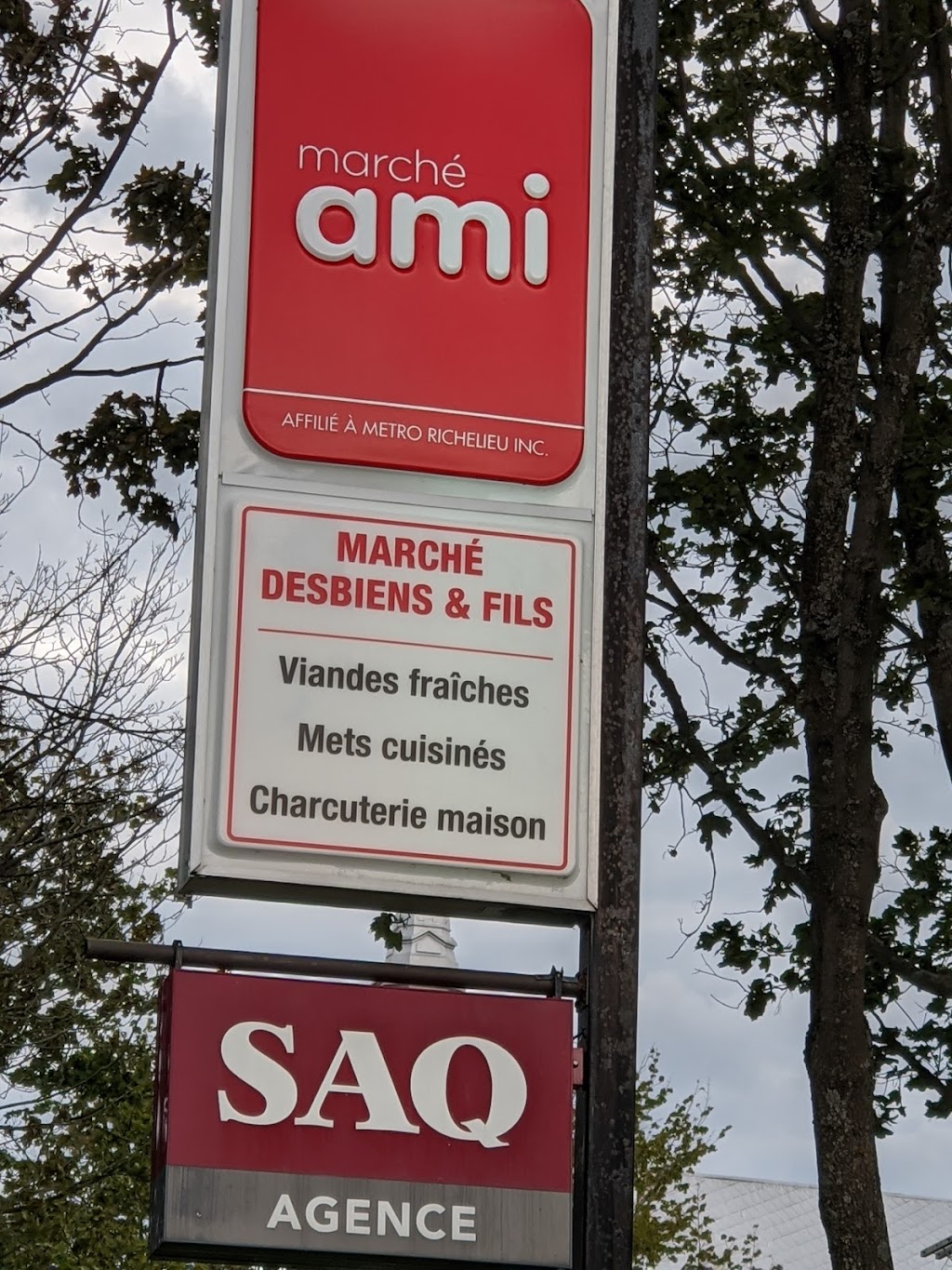 Marche Desbiens Enr | 400 Rue du Couvent, Cacouna, QC G0L 1G0, Canada | Phone: (418) 862-7717