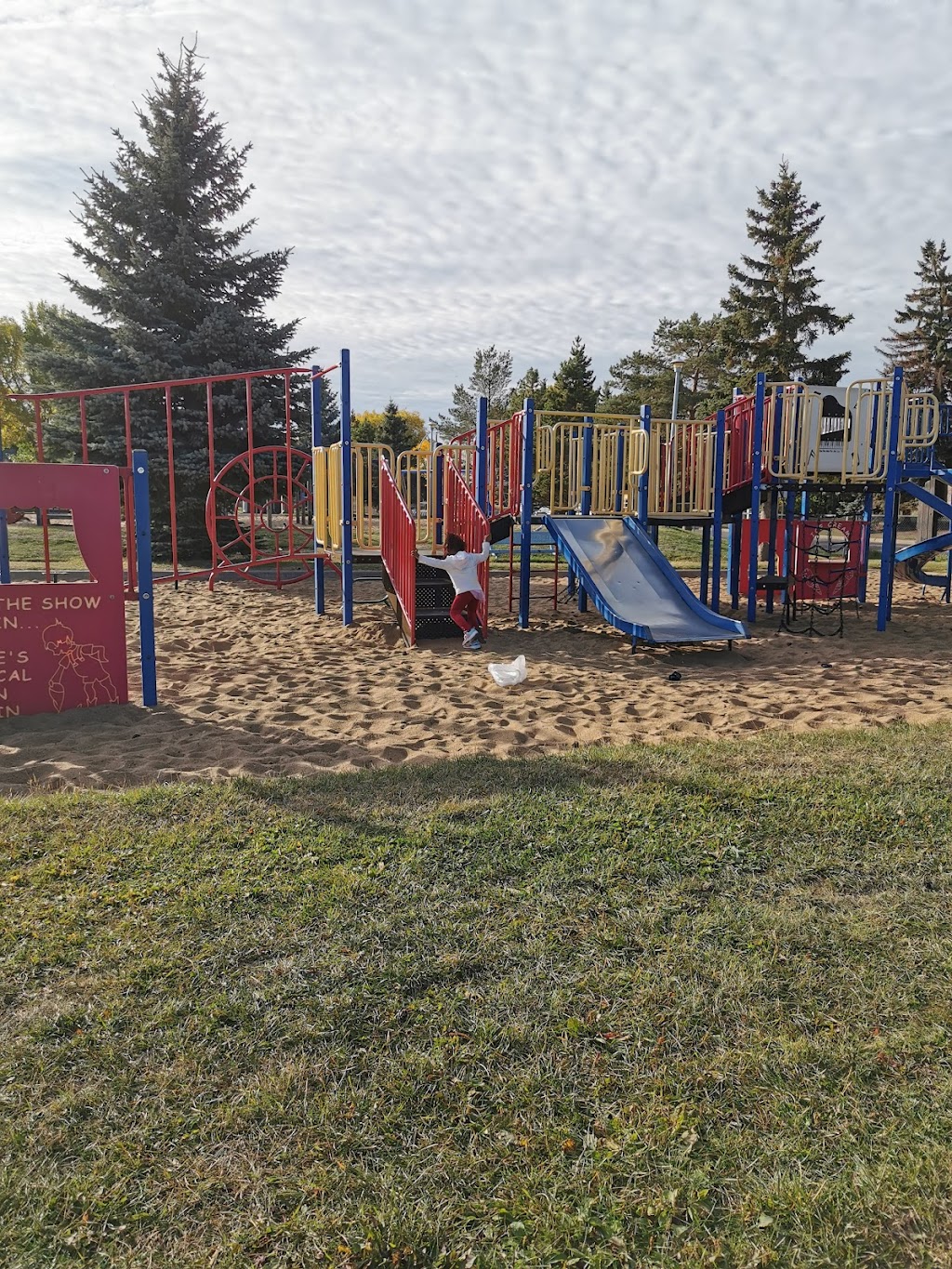 Abbottsfield Park | 12000 Abbottsfield Rd NW, Edmonton, AB T5W 4V4, Canada | Phone: (780) 496-1117