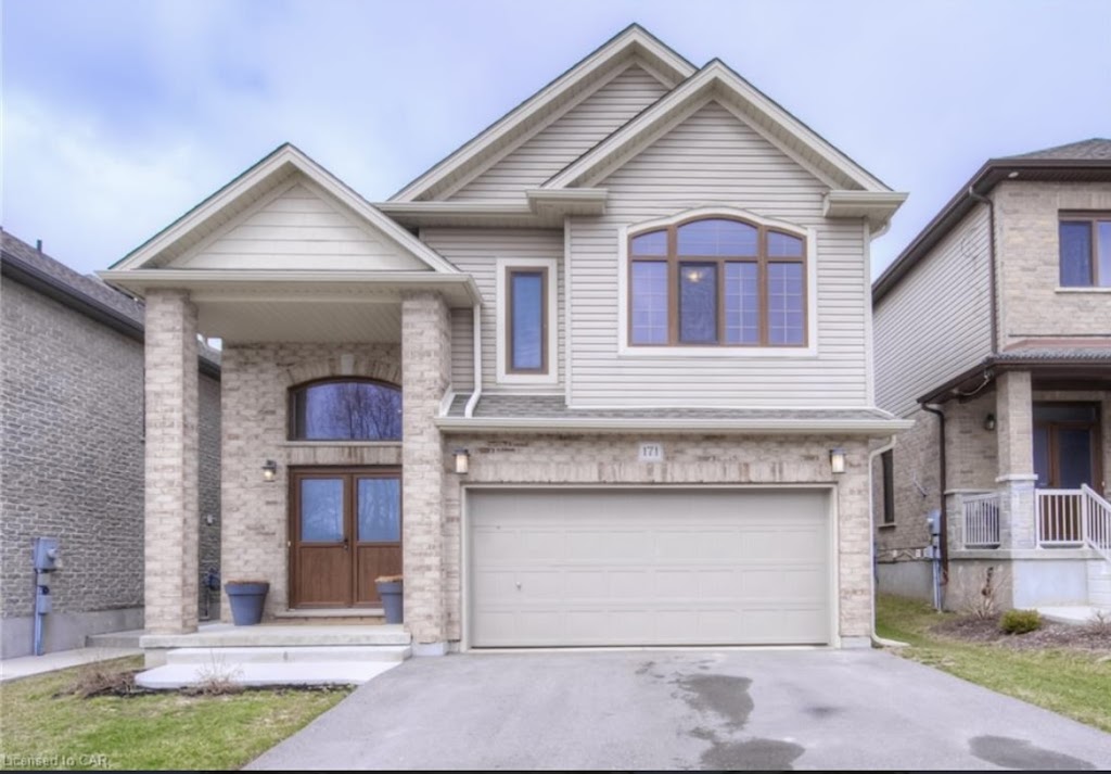 Kamal Warraich Realty | 393 Brisdale Dr, Brampton, ON L7A 3M5, Canada | Phone: (437) 970-3794