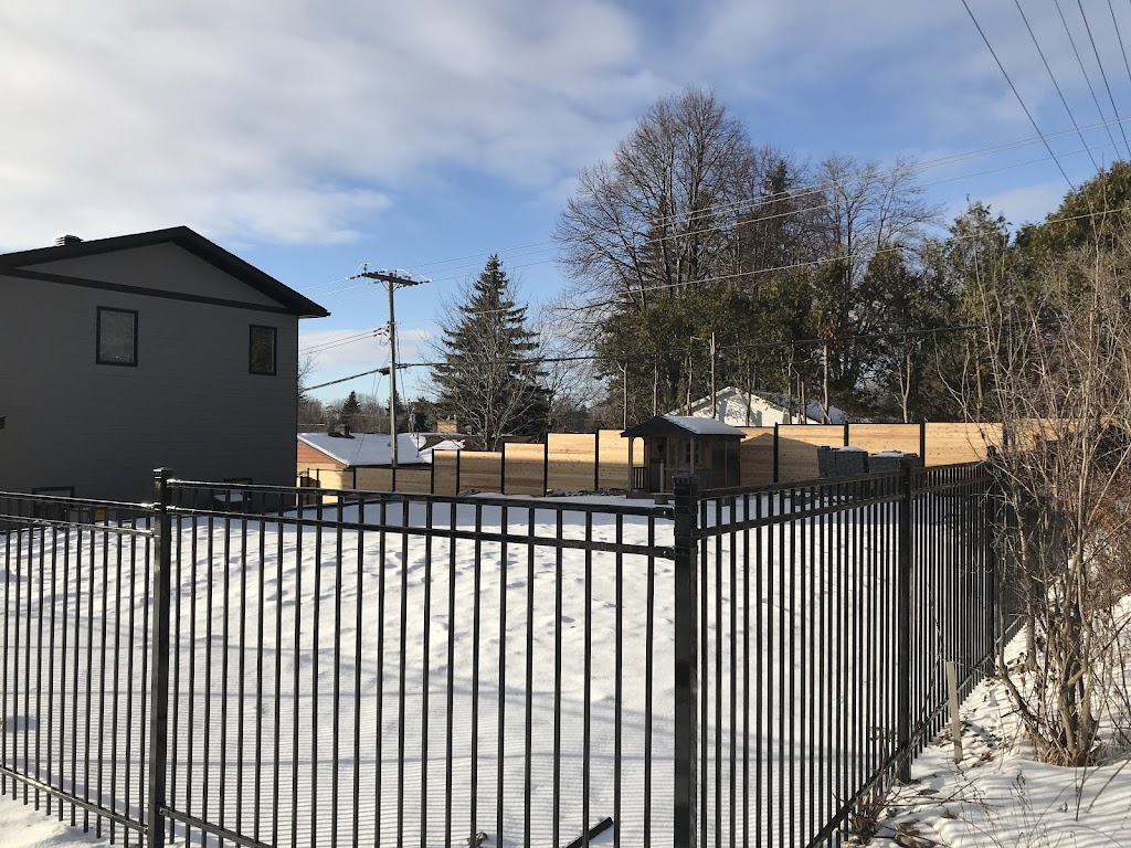 Fencescape | 1308 Humber Pl, Ottawa, ON K1B 3W3, Canada | Phone: (613) 617-4414