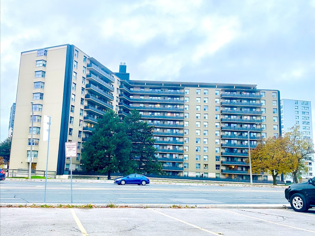 Royal Hill Apartments | 34 Leith Hill Rd, North York, ON M2J 1Z4, Canada | Phone: (416) 494-3432