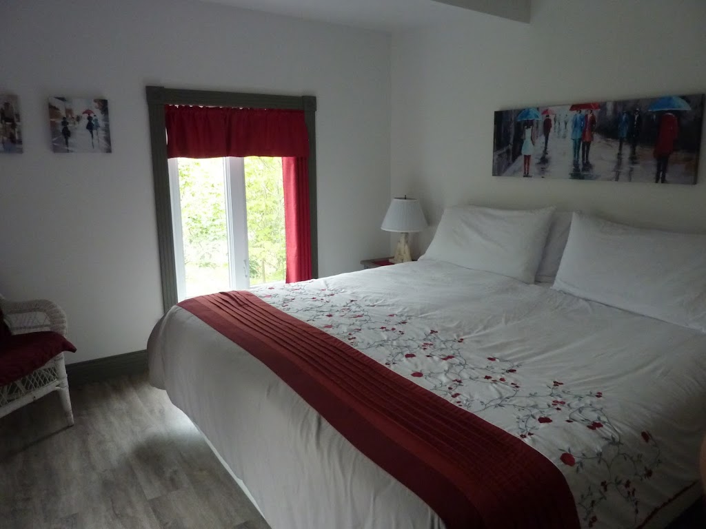 Auberge Petite Plaisance | 310 Rue St Raphaël, La Malbaie, QC G5A 2N7, Canada | Phone: (877) 565-2653