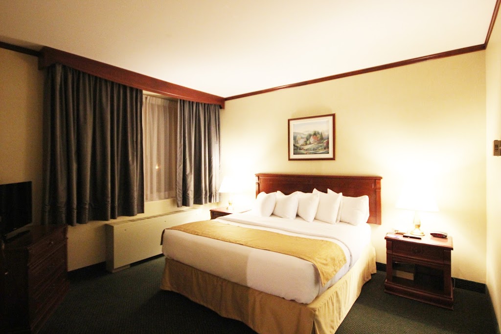 Travelodge by Wyndham Montreal Airport | 7300 Chemin de la Côte-de-Liesse, Saint-Laurent, QC H4T 1E7, Canada | Phone: (514) 733-8818